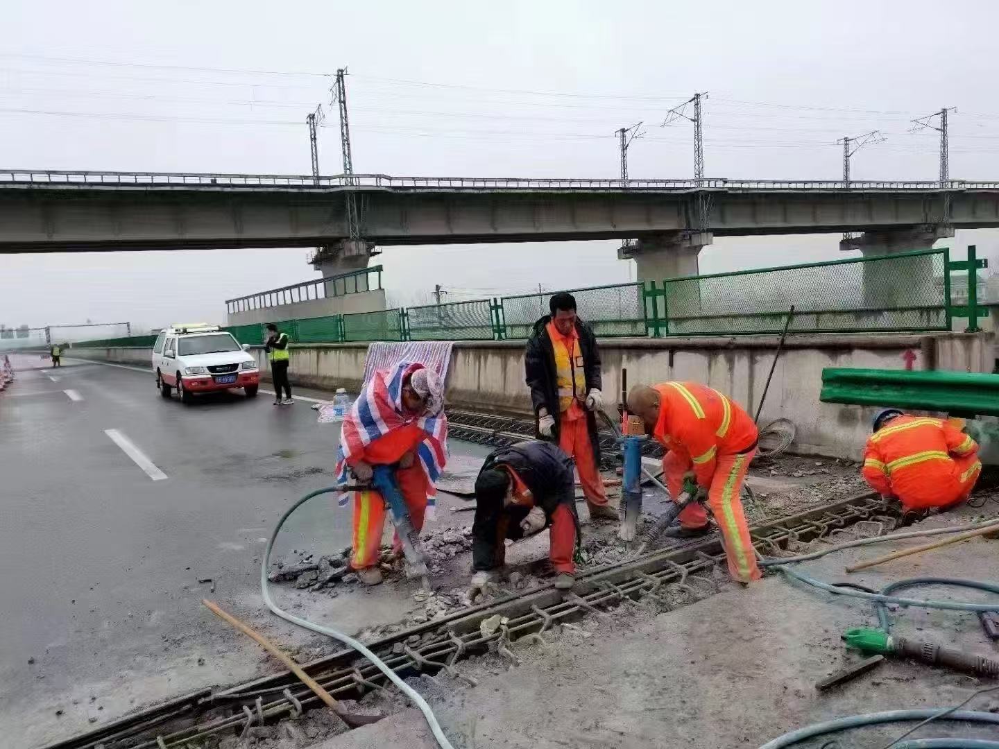 西乡塘桥梁伸缩缝抢修料