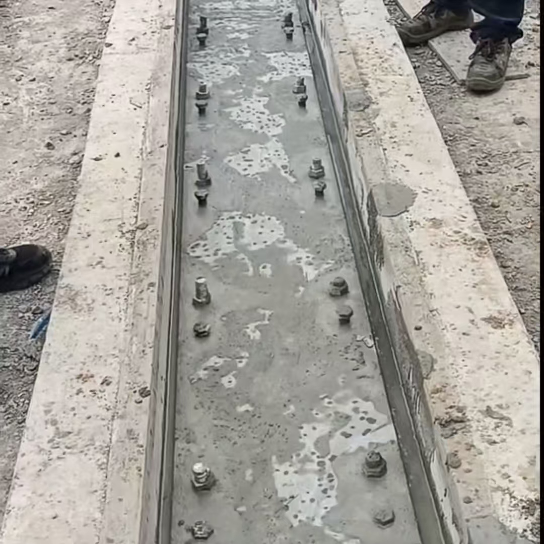 西乡塘港口码头起重机龙门吊重型机械设备稳固用早强快凝轨道胶泥